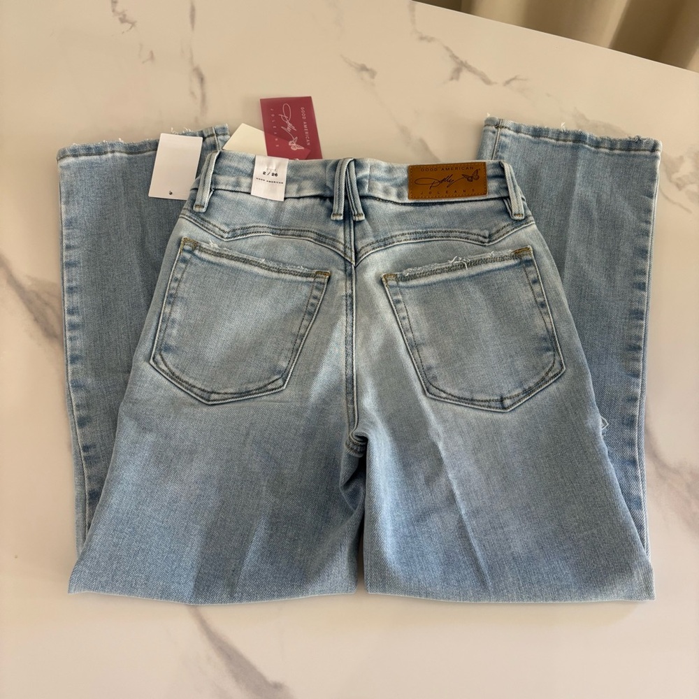 Good American - DOLLY JOLEANS PETITE STRAIGHT JEANS - Picture 3 of 8
